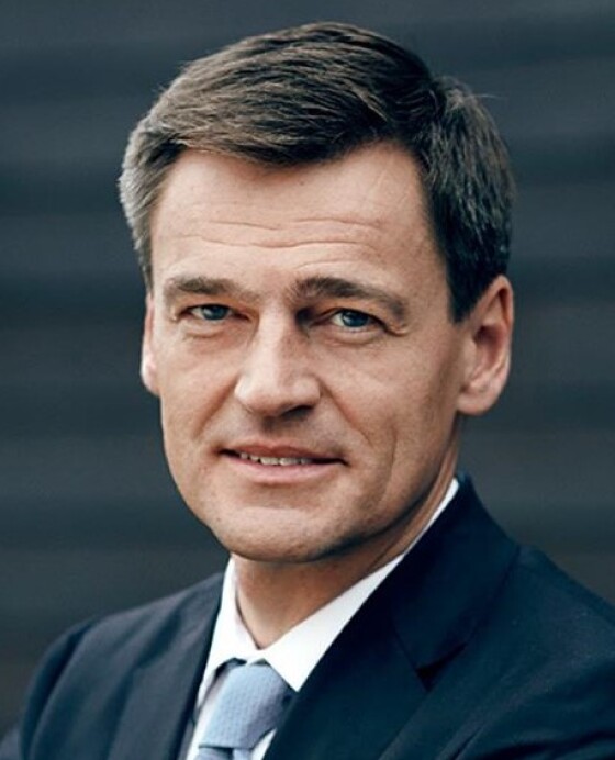 Carsten-headshot 5.11.jpg